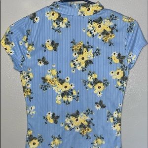 Ribbed blue and yellow shirt